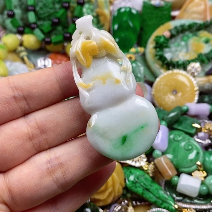 翡翠未镶嵌吊坠(赠链)