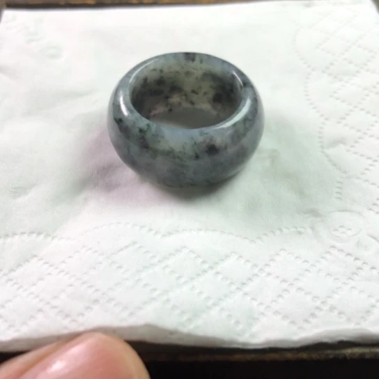 颈饰未镶嵌翡翠扳指