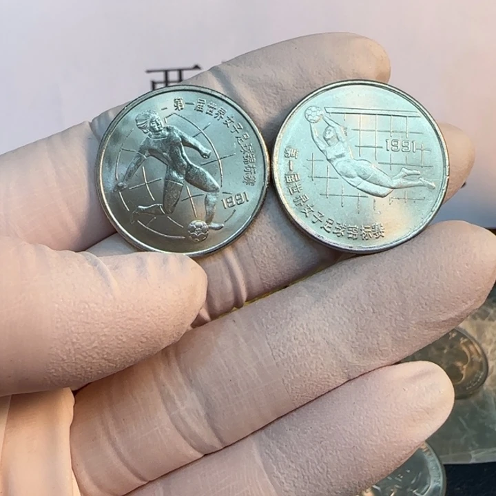 其他普通金属女足纪念币一对