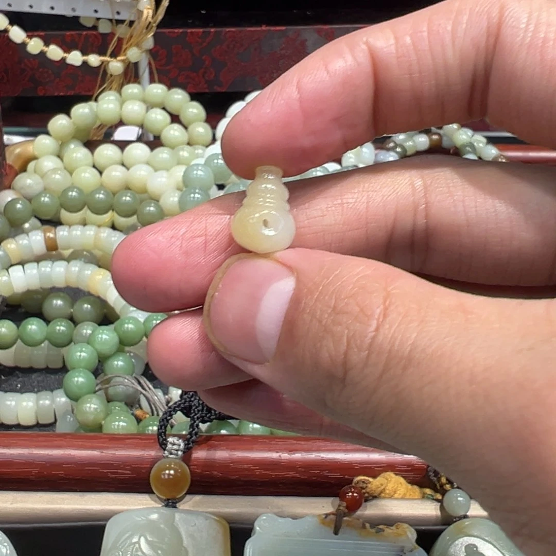 吊坠(赠链)未镶嵌和田玉金**下