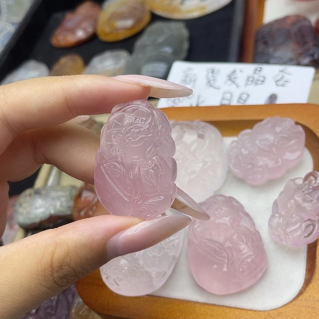颈饰未镶嵌水晶是***～天然
