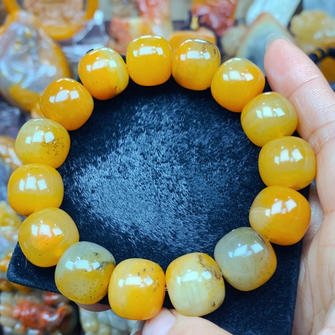 未镶嵌石英质玉（黄龙玉）颈饰