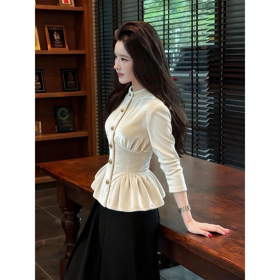 2025新款冬季巨好看的穿搭韩系氛围感独特漂亮小众白色丝绒上衣女