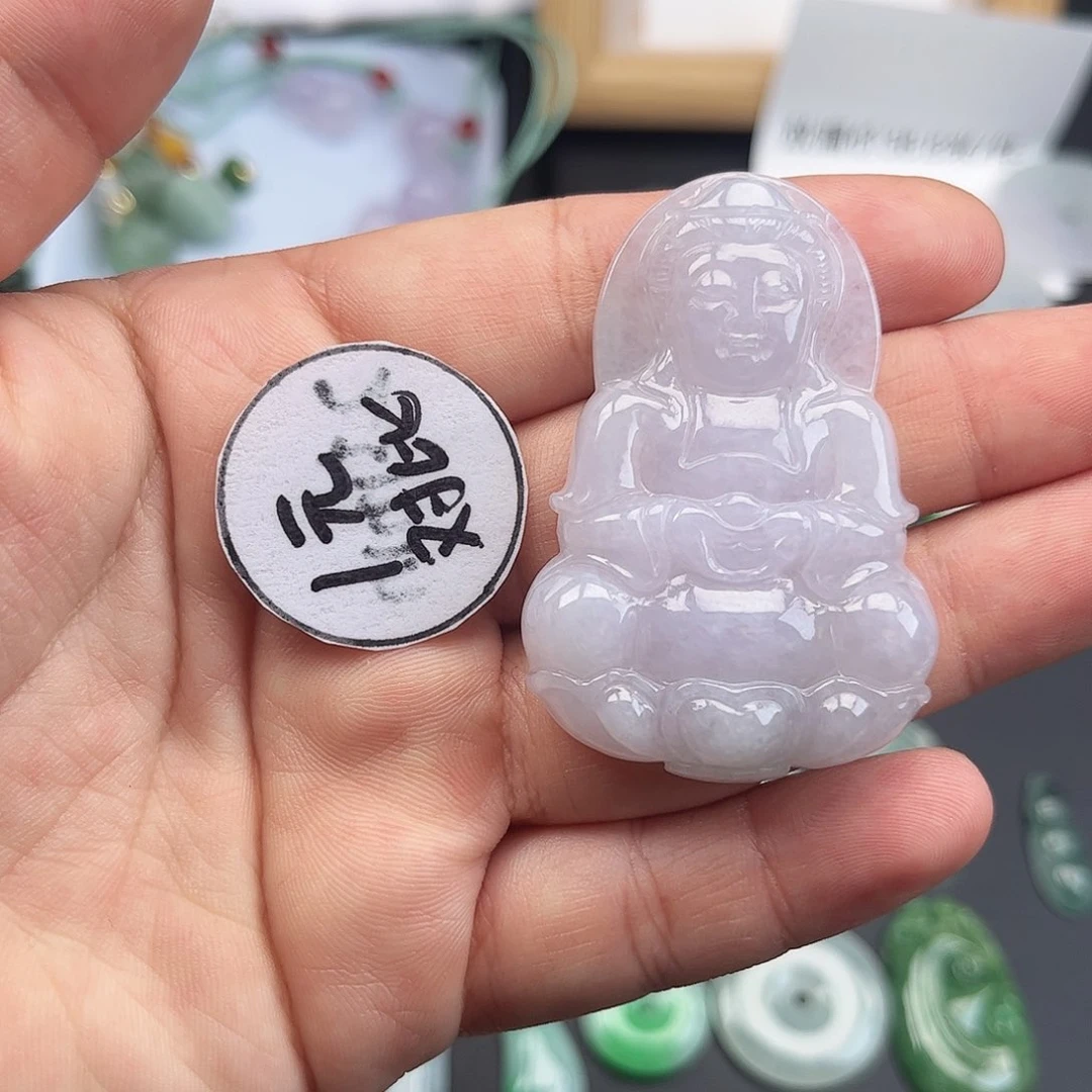 翡翠未镶嵌颈饰自在观音