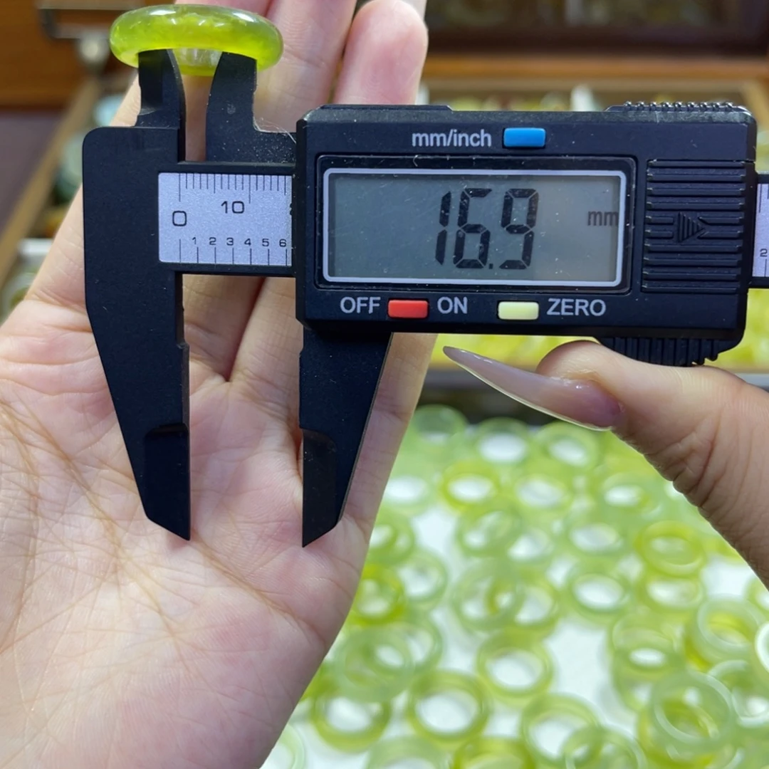 蛇纹石玉未镶嵌手镯44