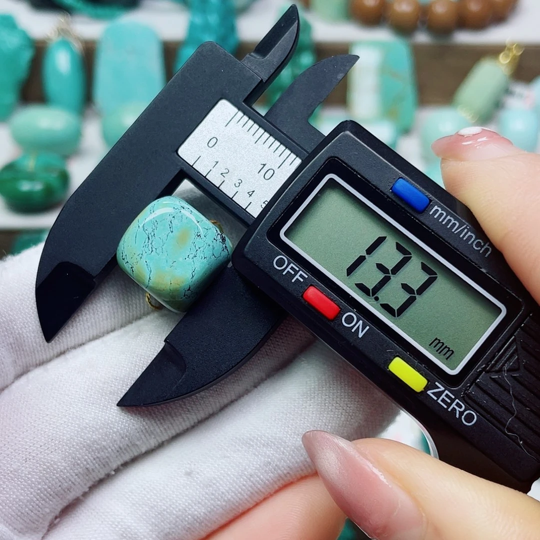 绿松石未镶嵌挂件