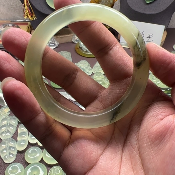 岫玉未镶嵌颈饰我****主