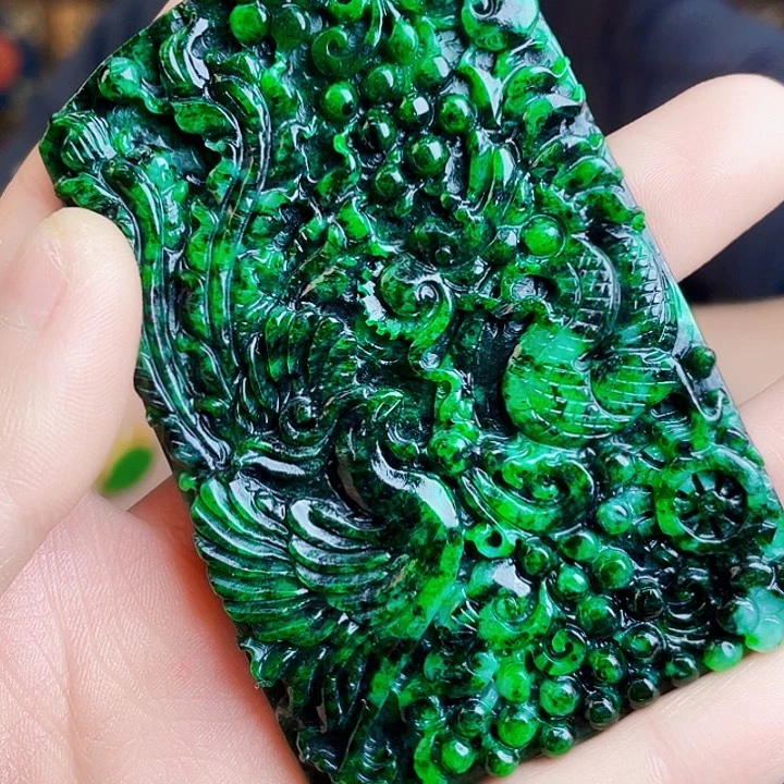 翡翠未镶嵌颈饰多样性