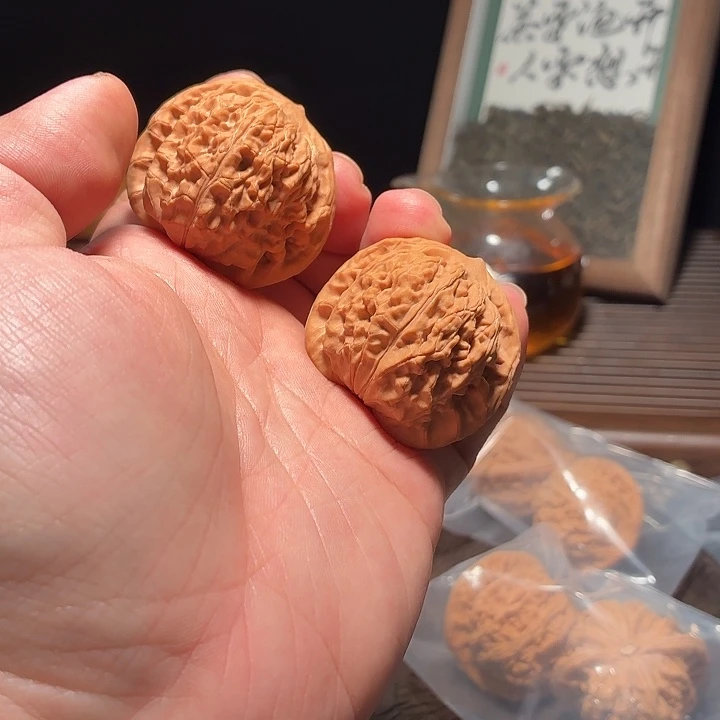 文玩核桃吊坠望月