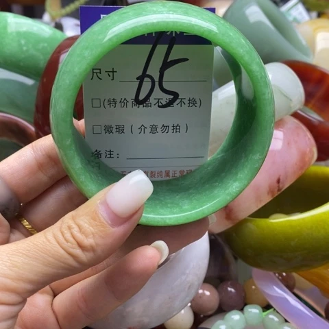 未镶嵌手镯石英质玉