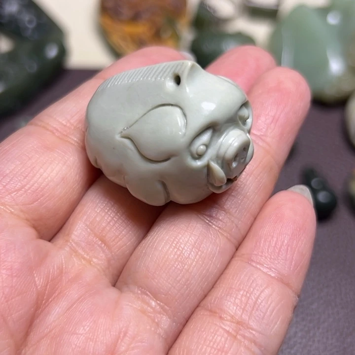 十***夜岫岩河磨玉（透闪石质玉）未镶嵌颈饰