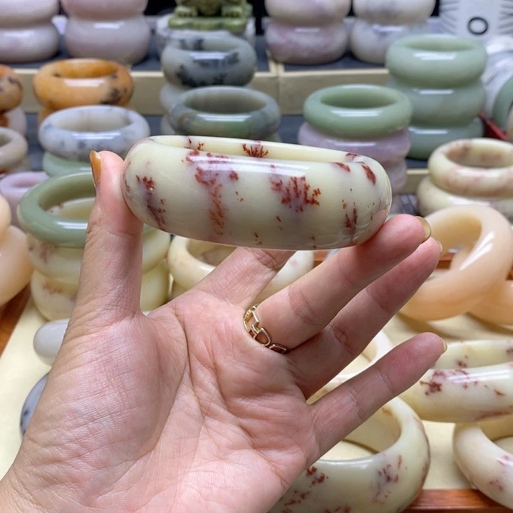 林***)石英岩玉手镯未镶嵌