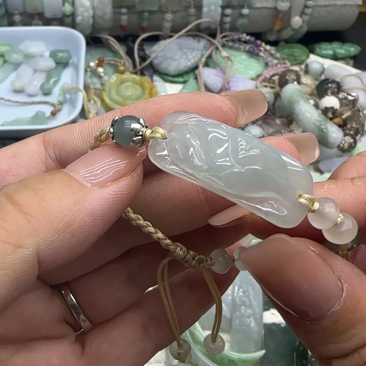 翡翠未镶嵌颈饰手牌