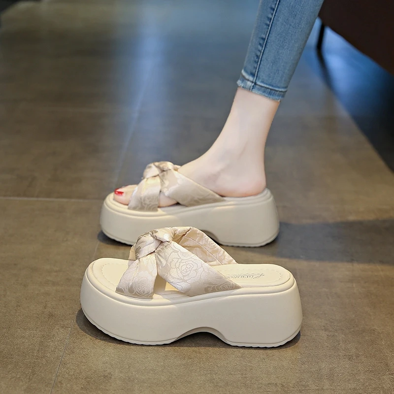 网红拖鞋女夏外穿新款百搭洋气搭裙子厚底增高松糕凉小码凉拖QZQW