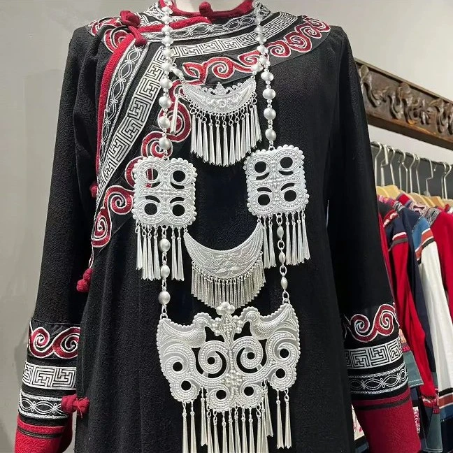 彝族服装经典配饰
