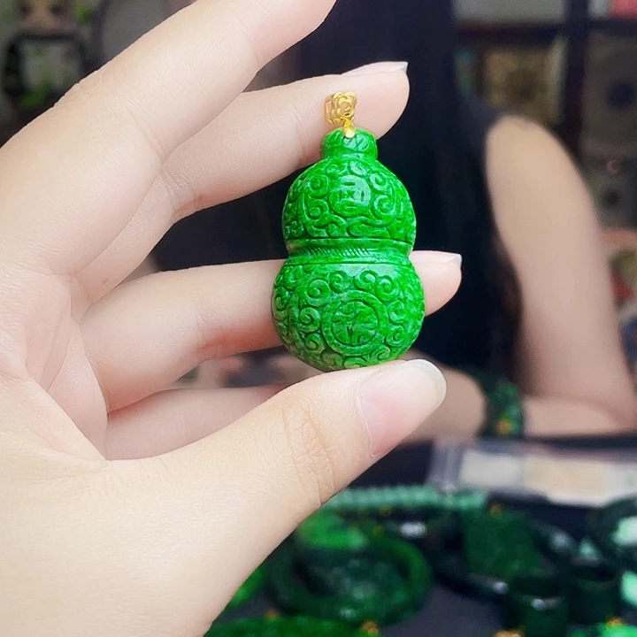 翡翠18K金镶嵌颈饰多样性
