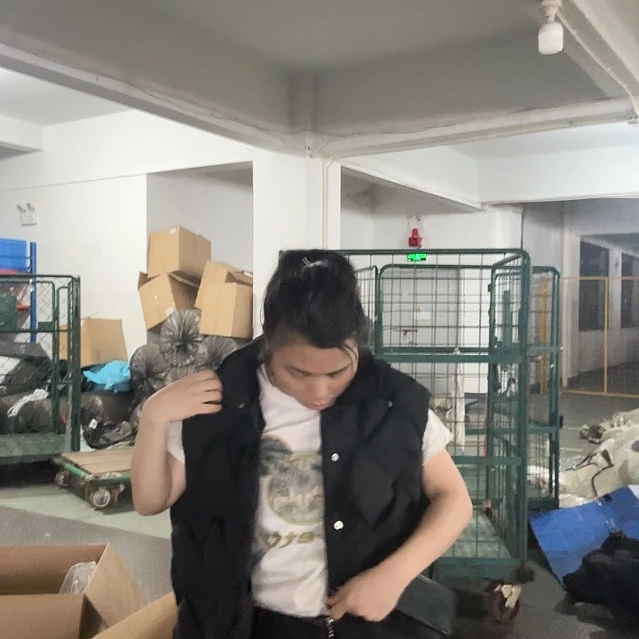 马甲黑色S码120斤