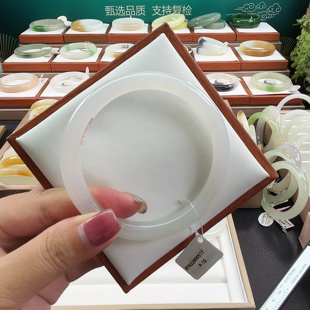 未镶嵌手镯和田玉60