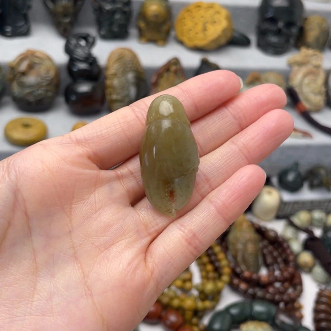 未镶嵌岫岩老玉（透闪石质玉）把件