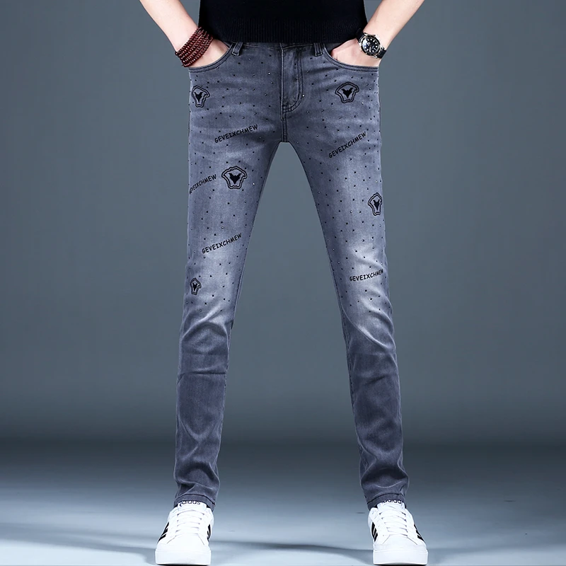 欧货夏季时尚个性字母烫钻灰色牛仔裤男修身显瘦休闲男装潮流小脚