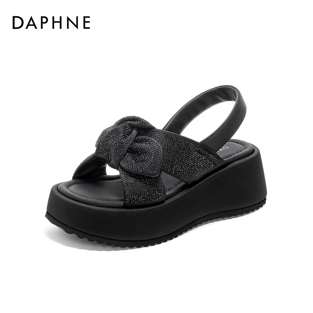 达芙妮2025年夏季新款蝴蝶结露趾浅口水钻百搭时尚松糕底凉鞋