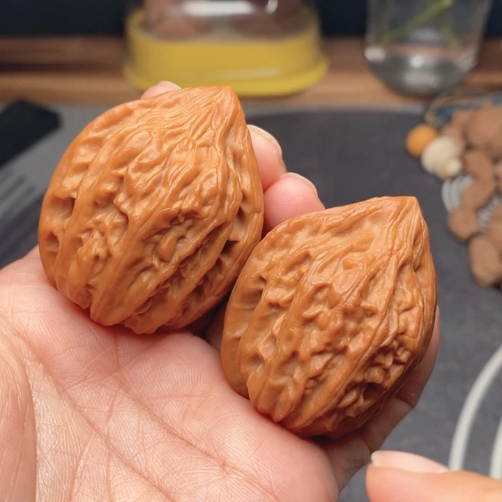 文玩核桃瓷瓶鸭嘴36边尖有磕碰修过