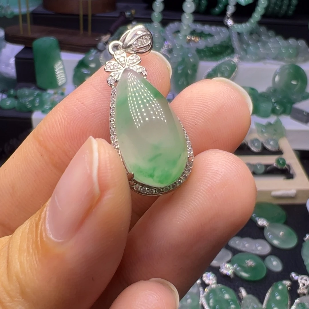 石英质玉合金颈饰