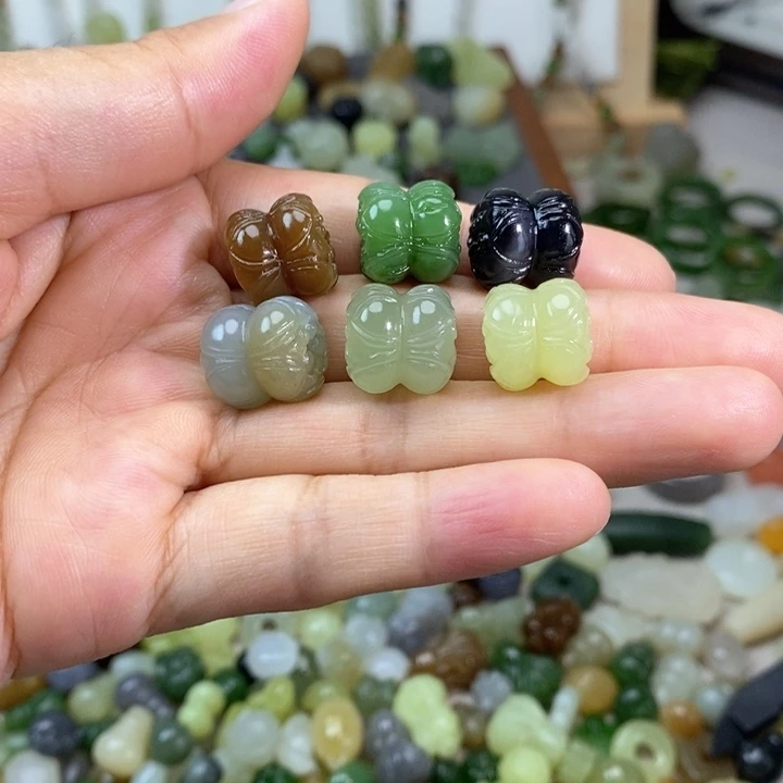 和田玉未镶嵌挂件128一个多样性发其一