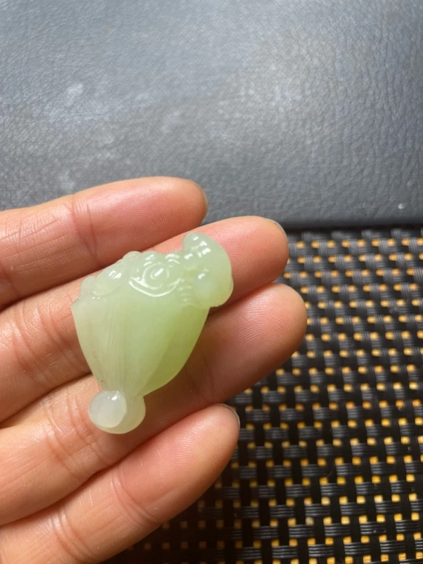 天然和田玉黄口飘翠青莲蓬呱呱来财莲蓬