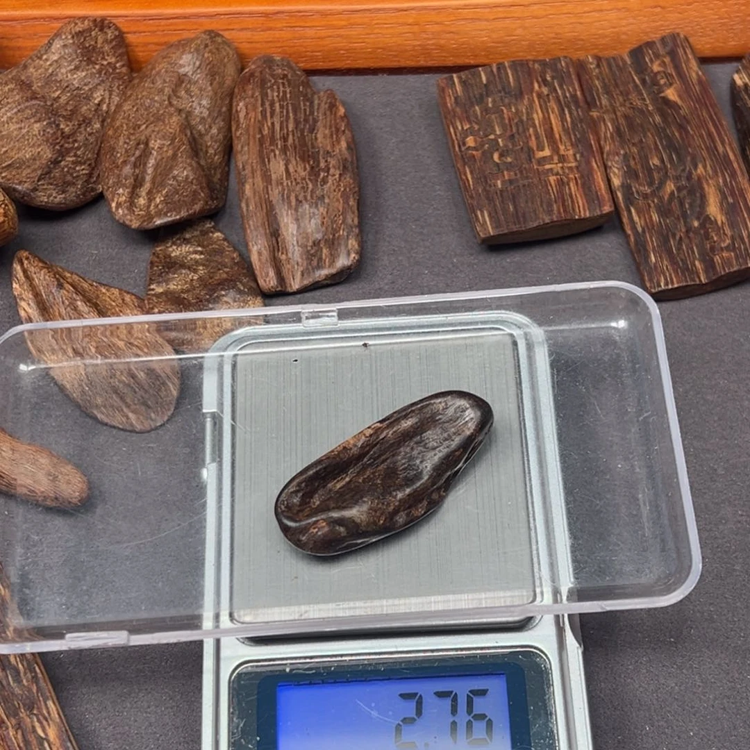 沉香碎屑沉香ʚ***ɞ文莱沉水随型素牌 2.76克