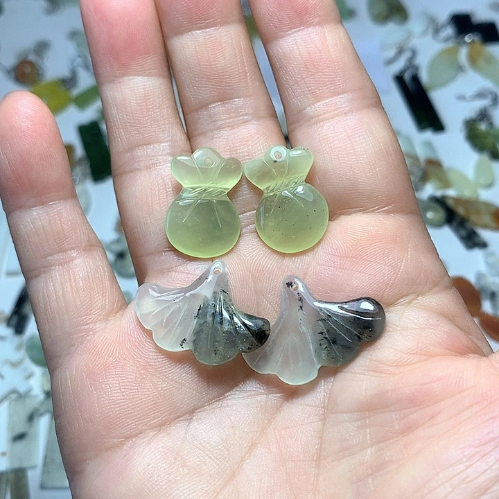 蛇纹石玉未镶嵌耳环