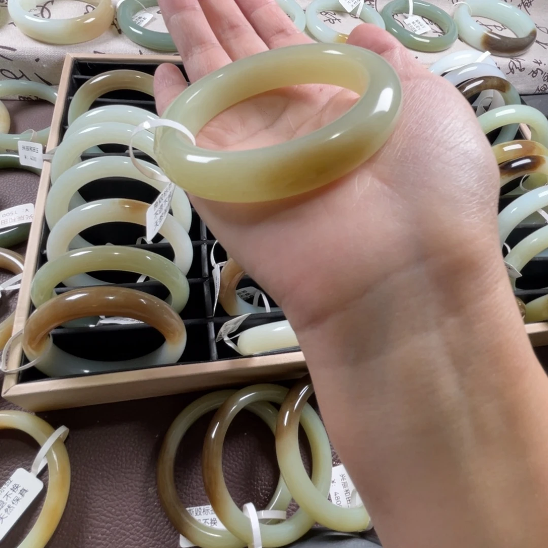 和田玉未镶嵌手镯