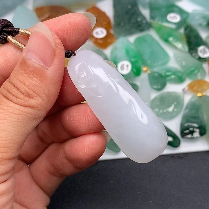 翡翠未镶嵌颈饰随型