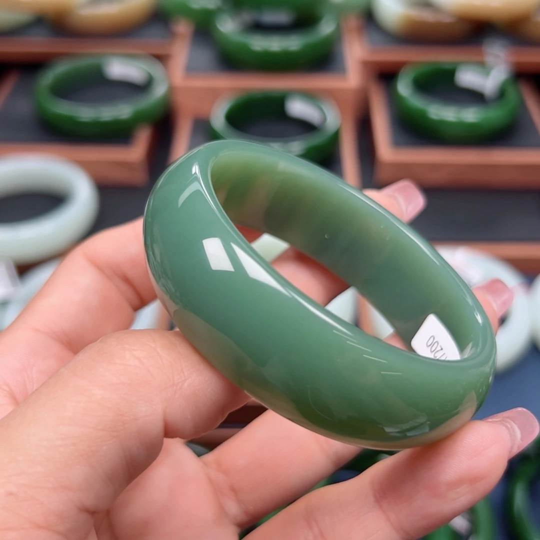 未镶嵌手镯和田玉（碧玉）