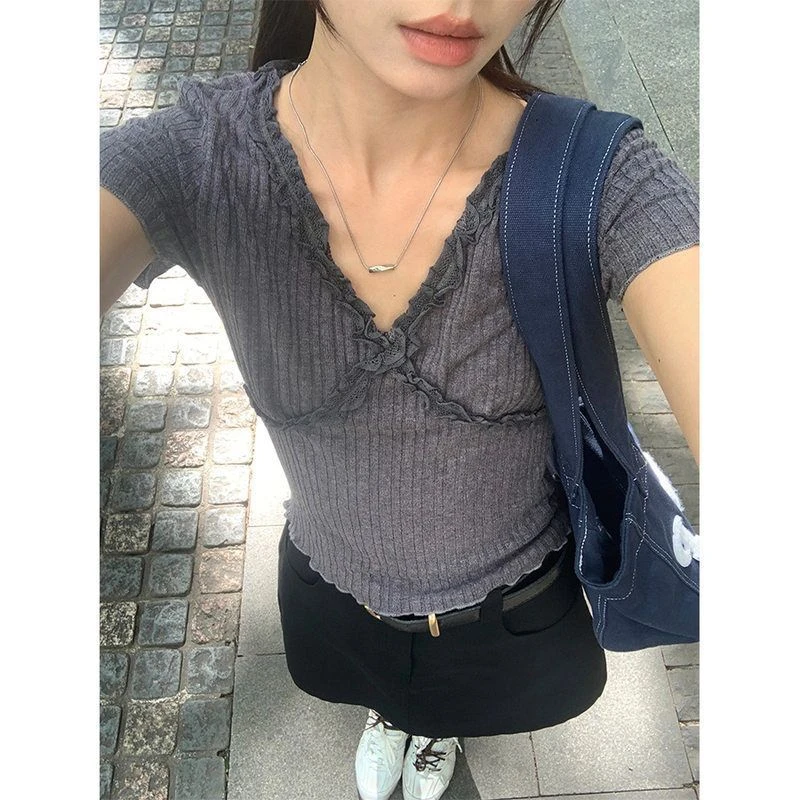 甜美V领木耳花边短袖T恤女2025夏季修身显瘦短款上衣142TH56