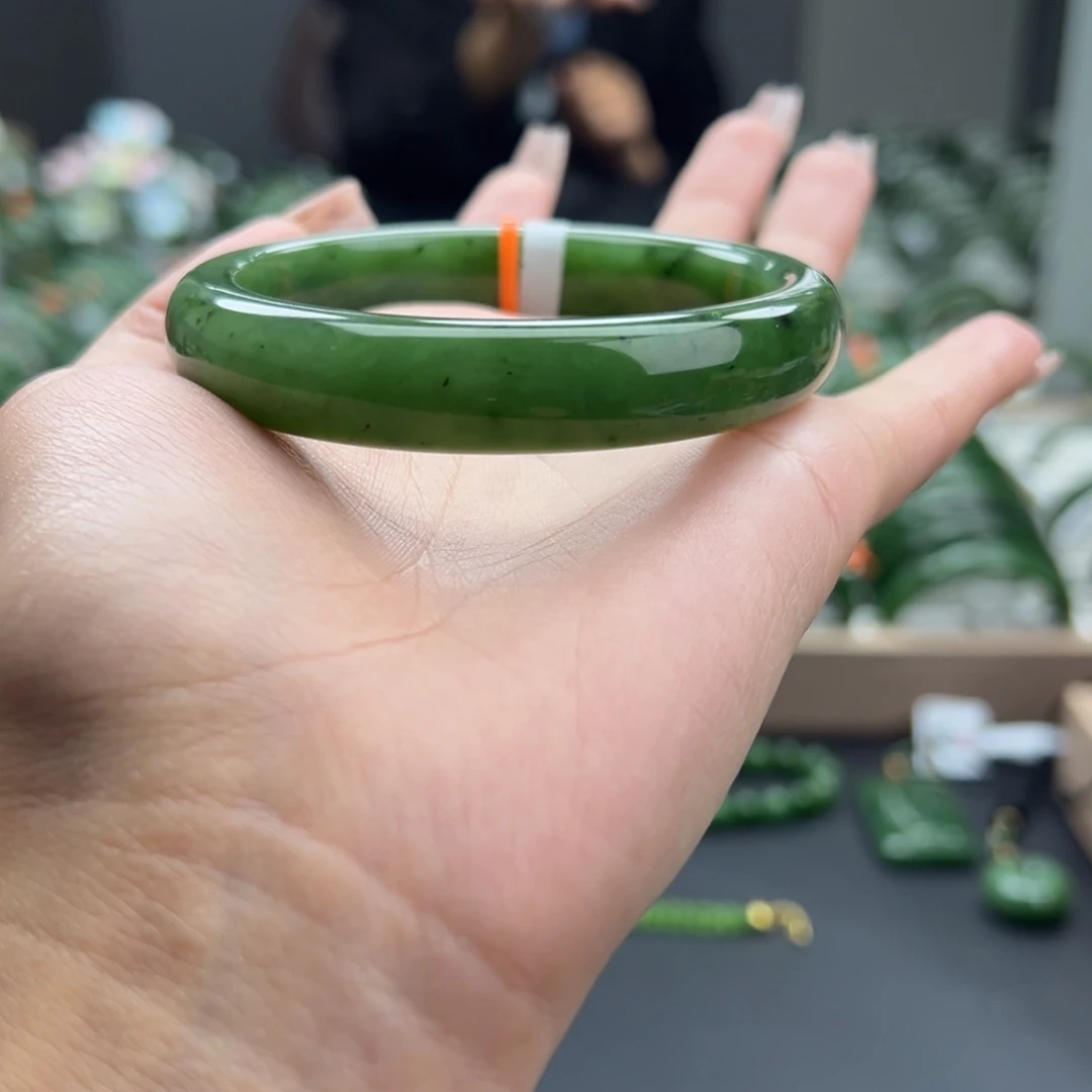 和田玉（碧玉）未镶嵌手镯