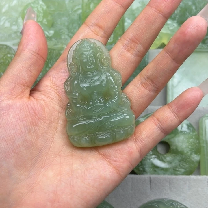 青***春蛇纹石玉未镶嵌颈饰