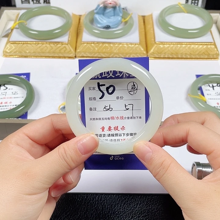 和田玉未镶嵌手镯