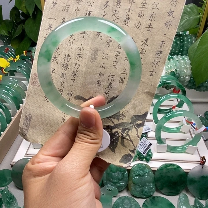 未镶嵌手镯石英质玉