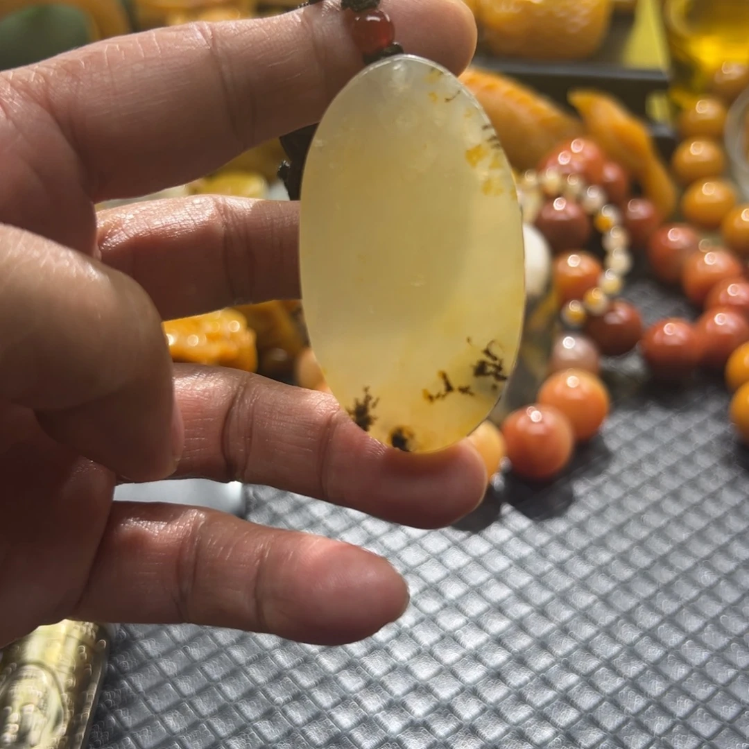 石英质玉未镶嵌颈饰