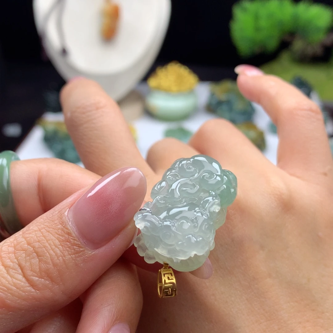 翡翠未镶嵌颈饰A44 金镶高冰晴水含珠貔貅
