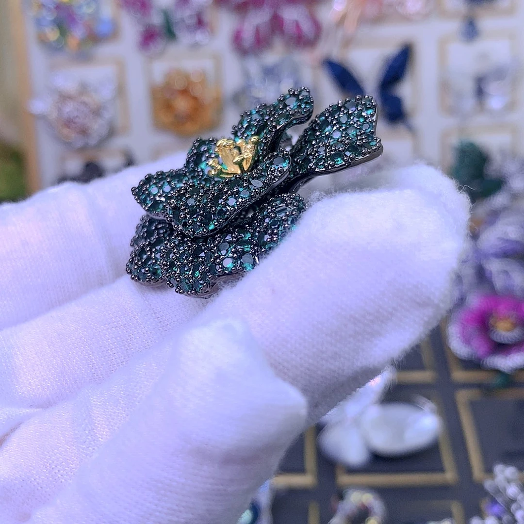 合成立方氧化锆铜胸针胸花