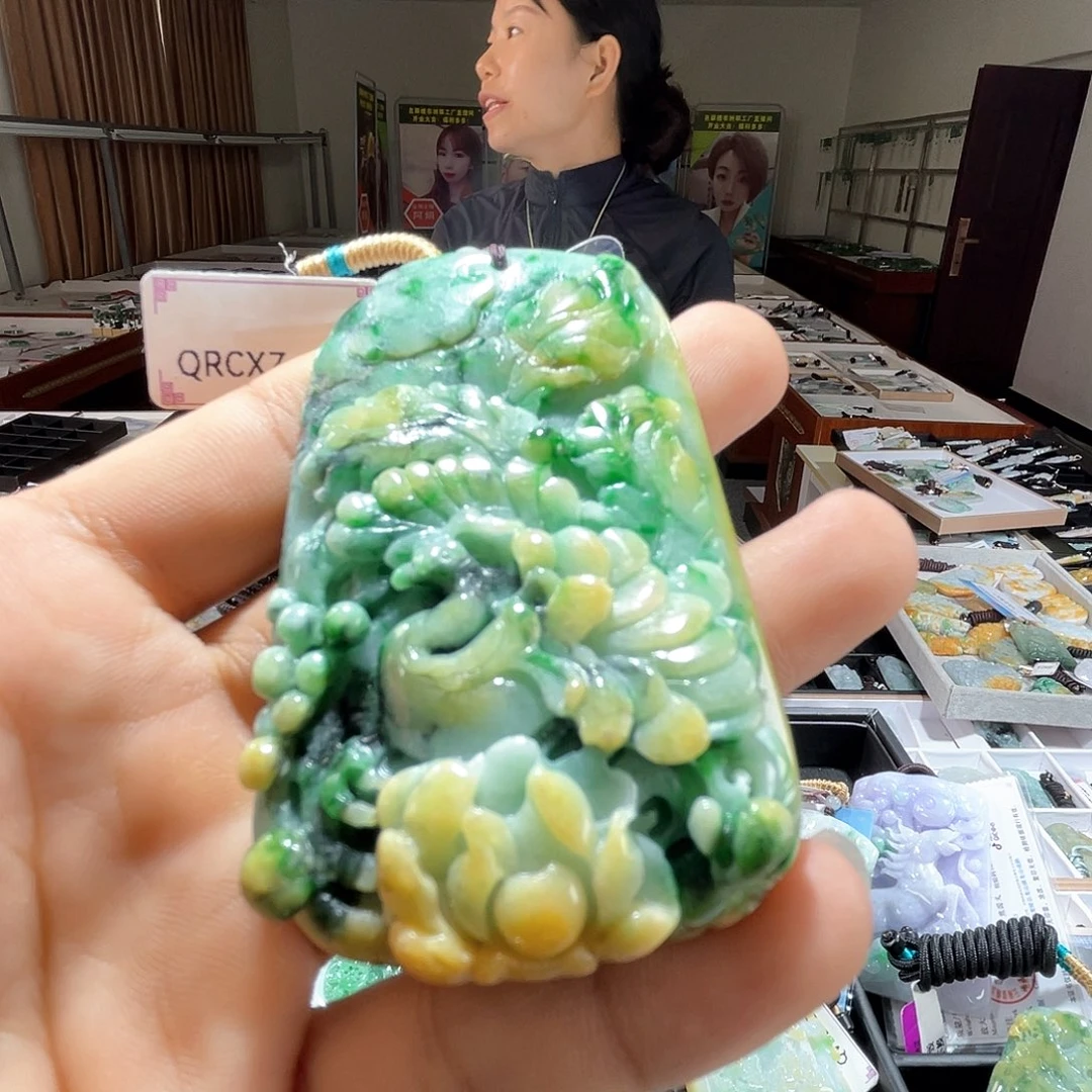 翡翠未镶嵌颈饰一
