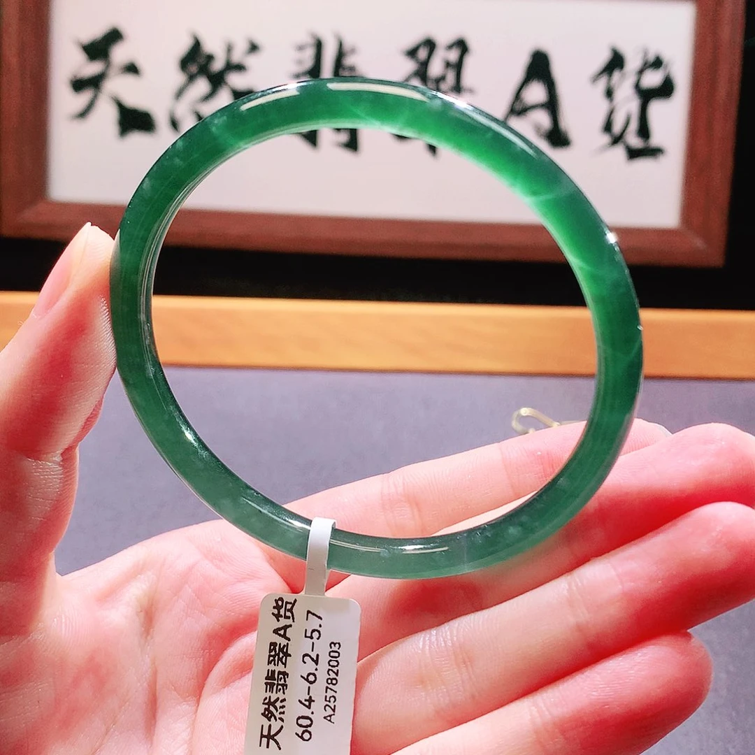 翡翠手镯未镶嵌天然翡翠