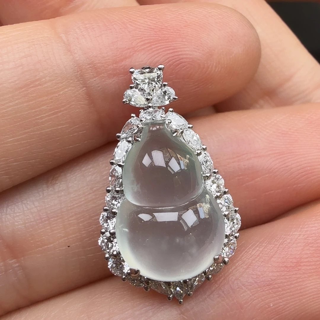 翡翠18K金镶嵌颈饰