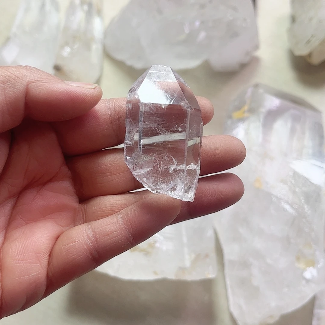 水晶天然水晶原石未镶嵌与***童