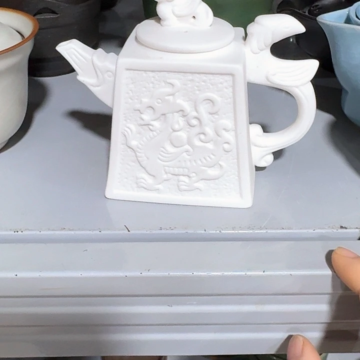 主人杯一个，瓷。。品茗