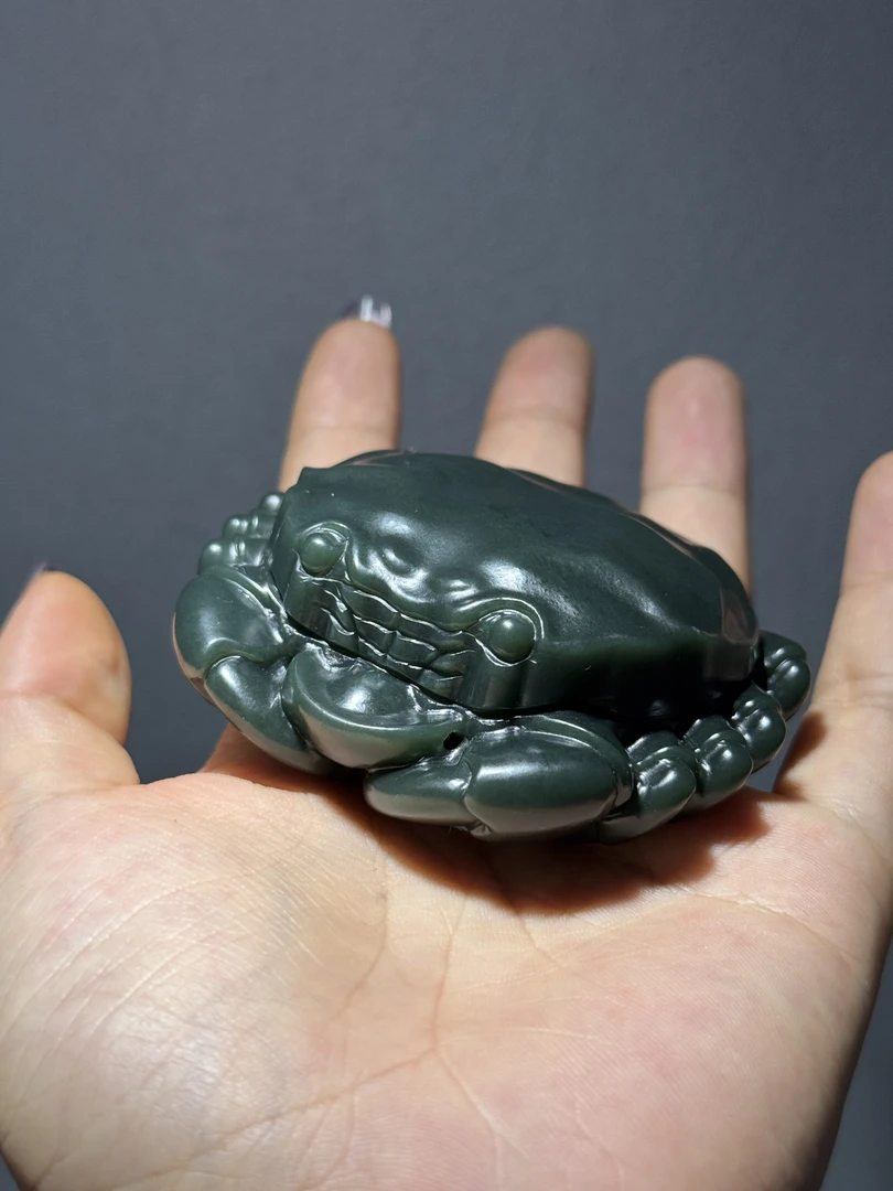 青玉八方来财精雕螃蟹手把件