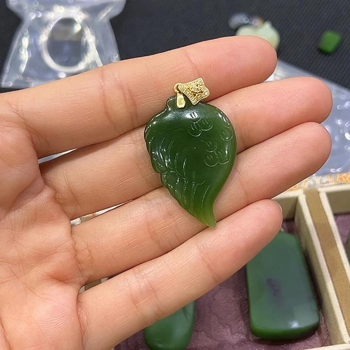 和田玉18K金镶嵌颈饰