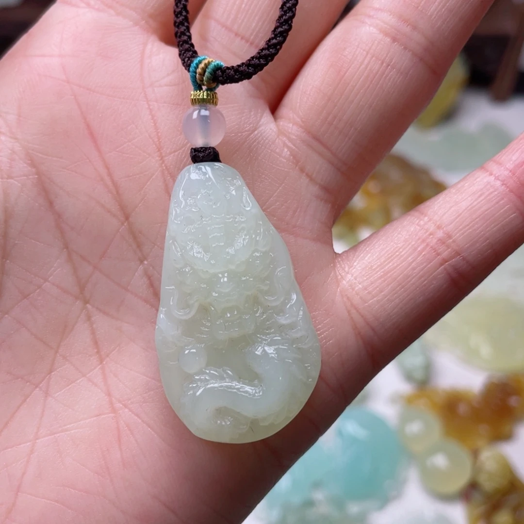 蛇纹石玉颈饰未镶嵌